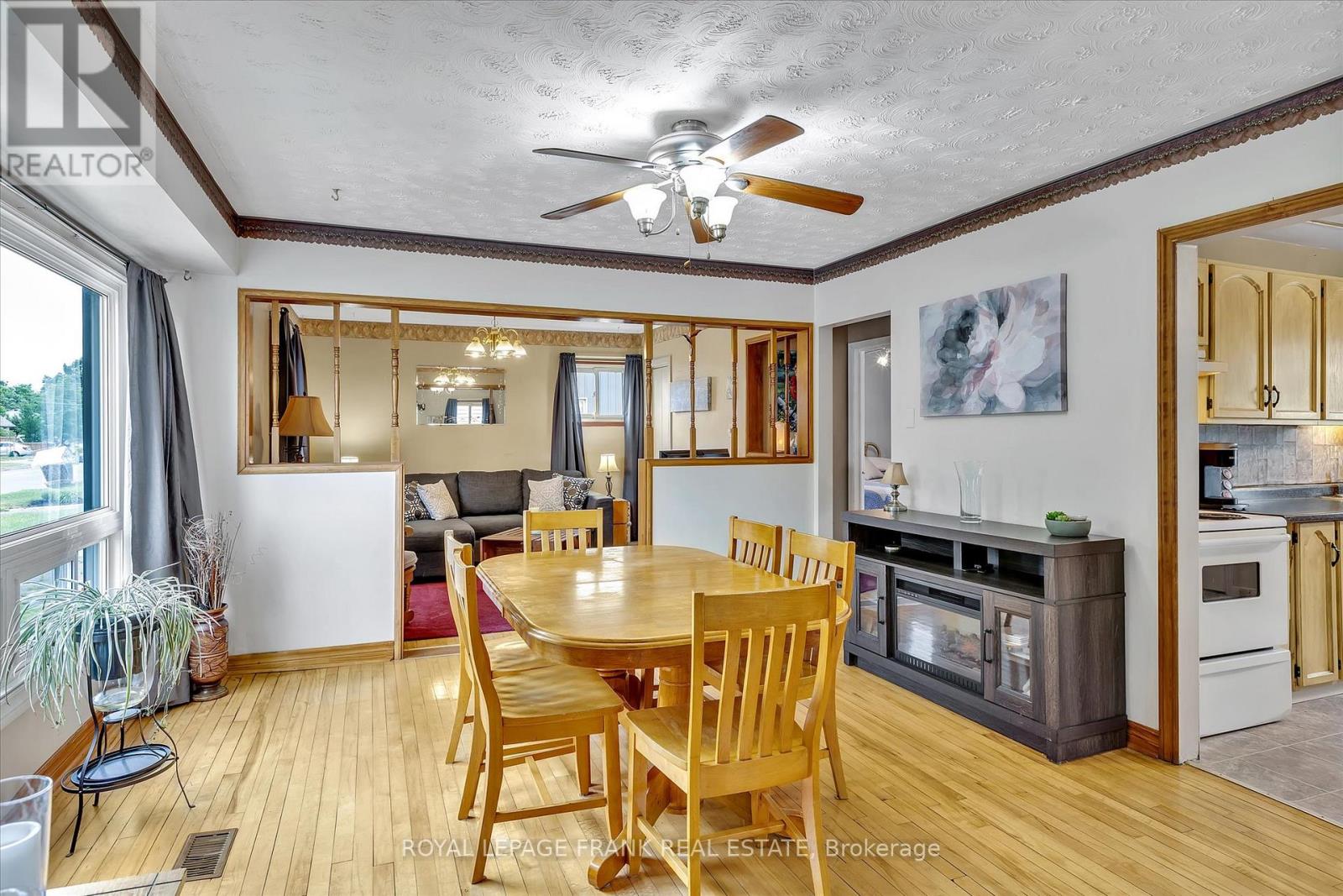 689 Hawley Street, Peterborough South (West), Ontario  K9J 4C7 - Photo 9 - X12252884