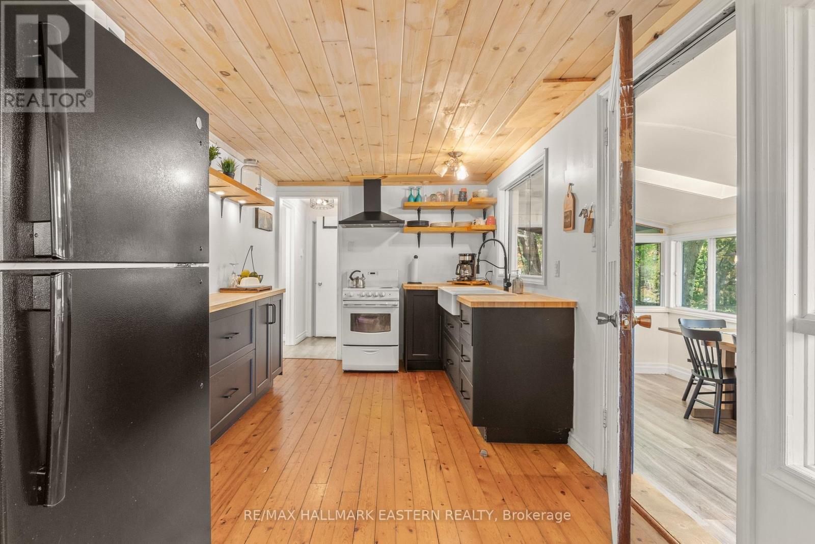 2335 Lakeside Road, Douro-Dummer, Ontario  K0L 2H0 - Photo 14 - X12253023
