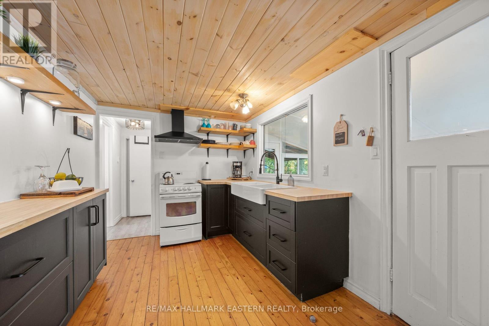 2335 Lakeside Road, Douro-Dummer, Ontario  K0L 2H0 - Photo 15 - X12253023