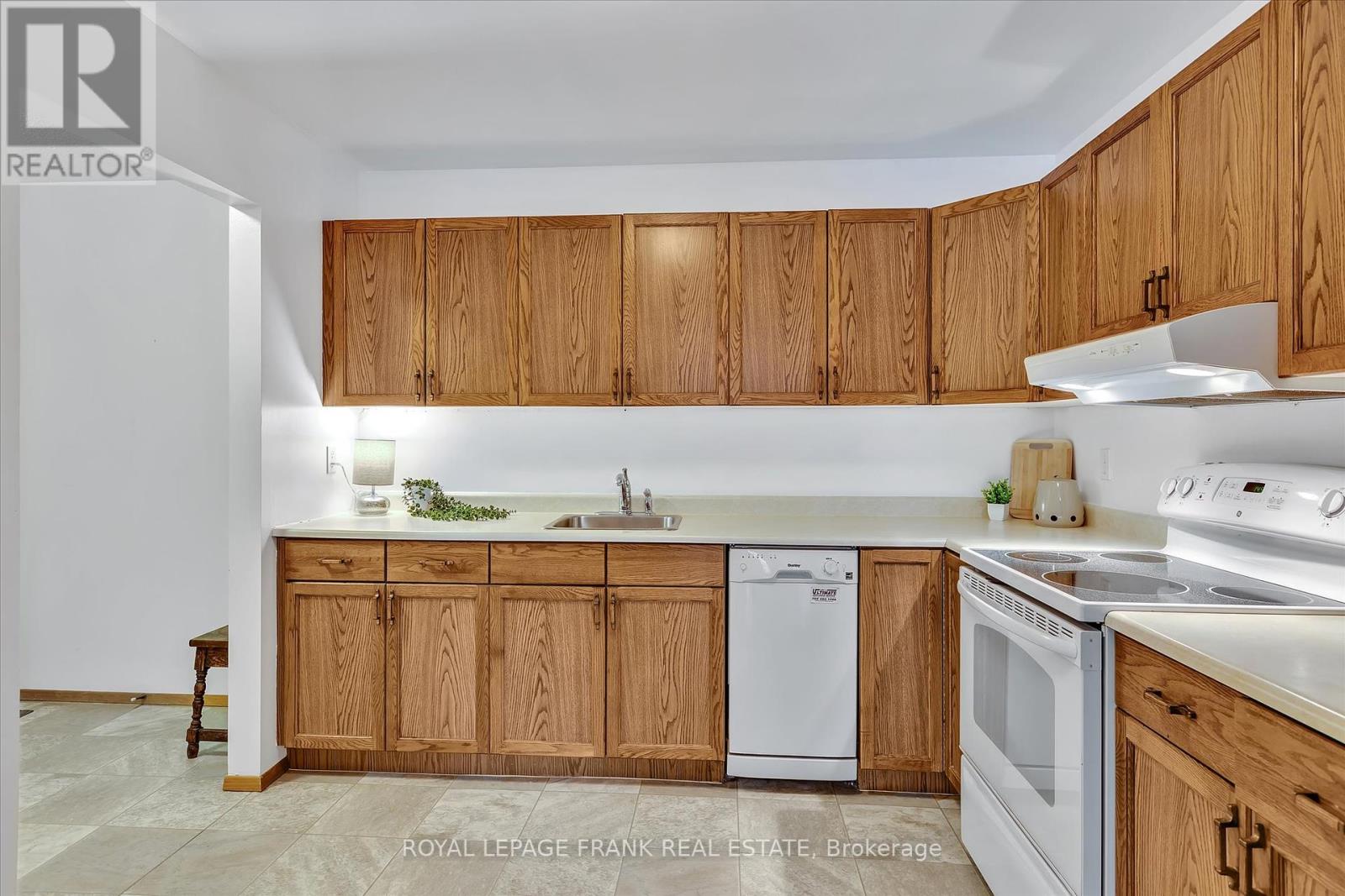 201 - 2406 Mountland Drive, Peterborough West (Central), Ontario  K9K 2E1 - Photo 11 - X12253086