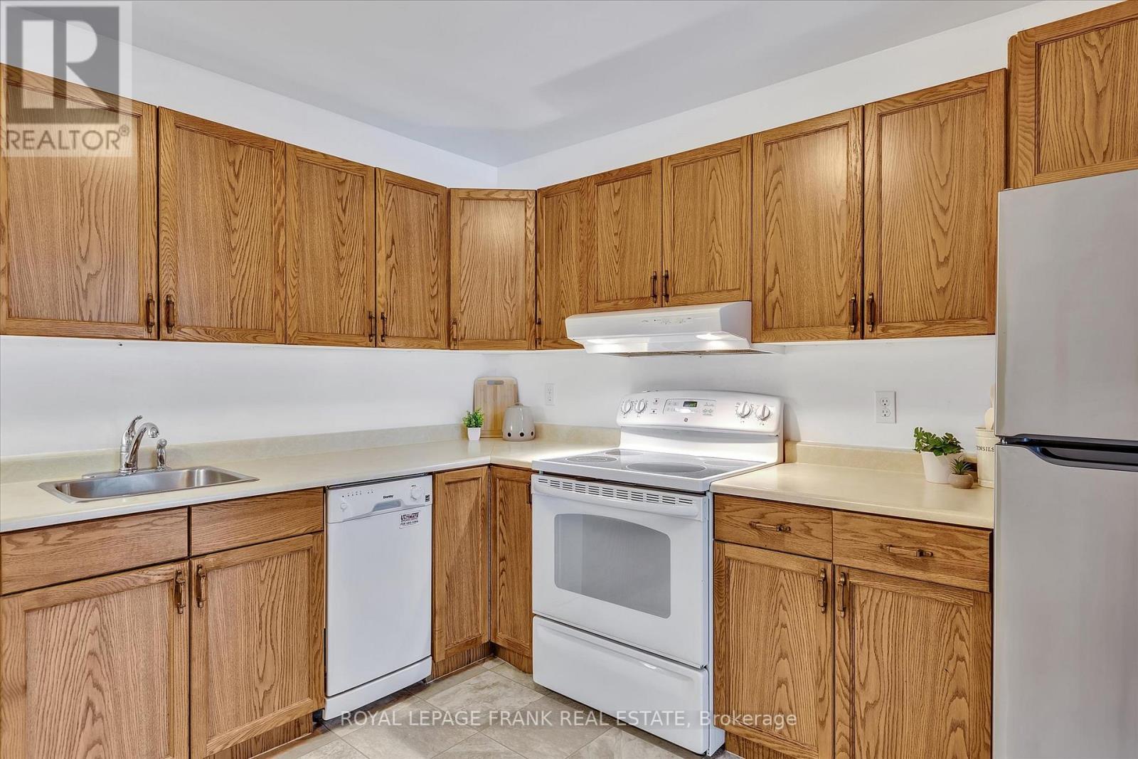 201 - 2406 Mountland Drive, Peterborough West (Central), Ontario  K9K 2E1 - Photo 12 - X12253086