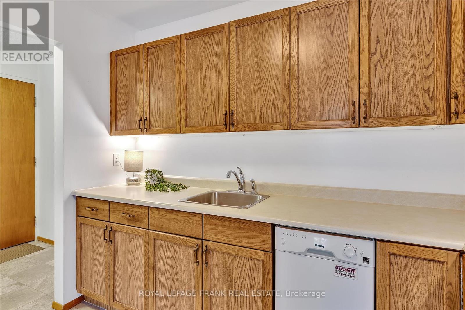 201 - 2406 Mountland Drive, Peterborough West (Central), Ontario  K9K 2E1 - Photo 14 - X12253086