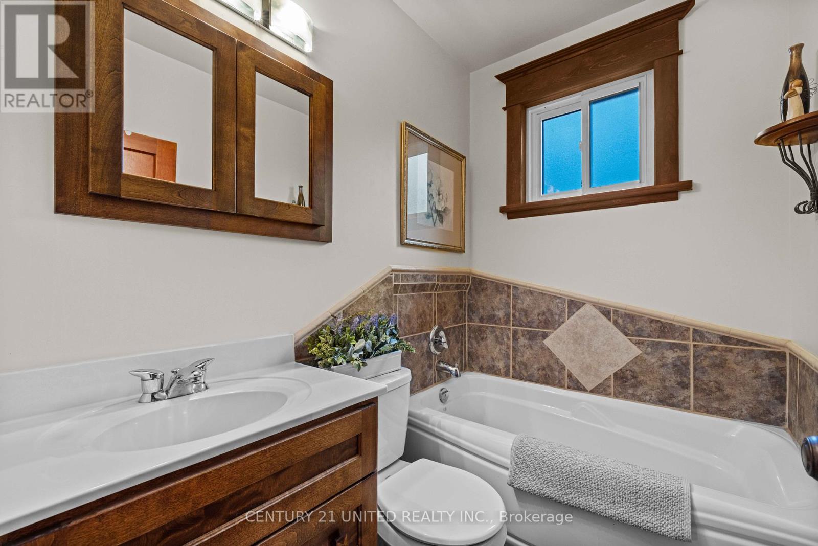 75 Lynch Street, Peterborough Central (South), Ontario  K9J 5B1 - Photo 16 - X12253267