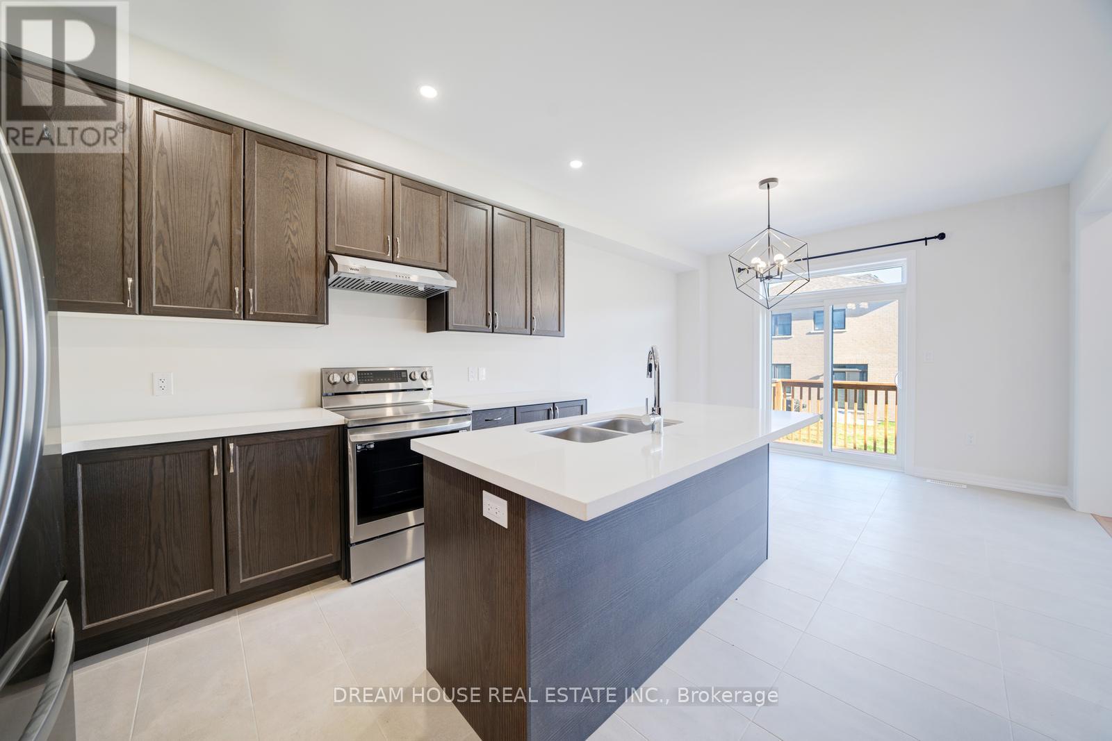 11 Northrop Avenue, Clarington (Newcastle), Ontario  L1B 0W6 - Photo 10 - E12253278