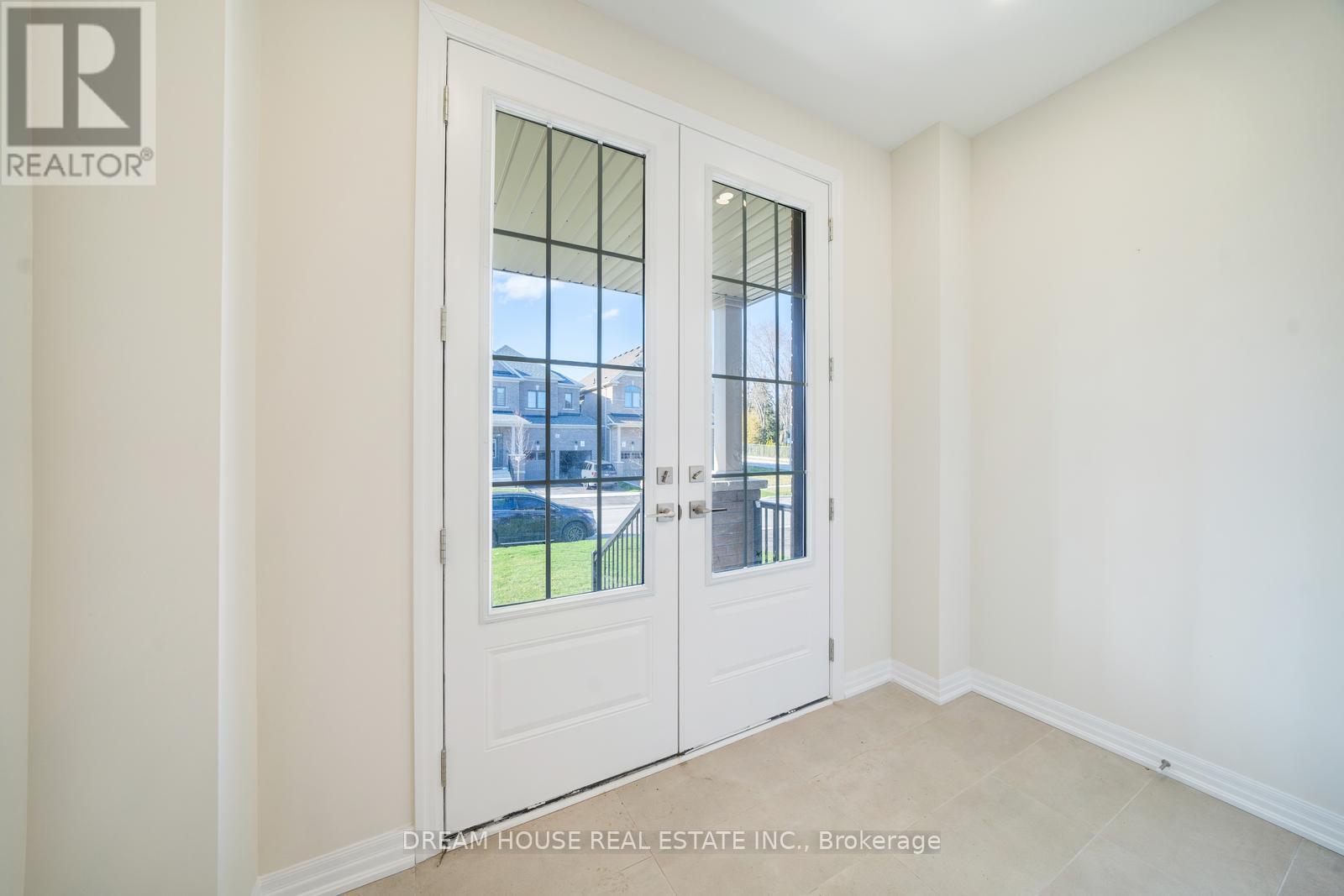 11 Northrop Avenue, Clarington (Newcastle), Ontario  L1B 0W6 - Photo 2 - E12253278
