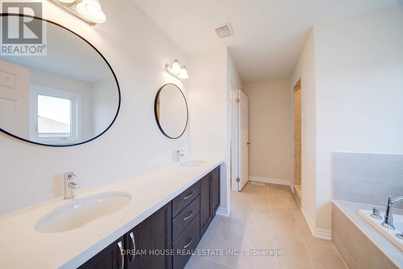 11 Northrop Avenue, Clarington (Newcastle), Ontario  L1B 0W6 - Photo 24 - E12253278