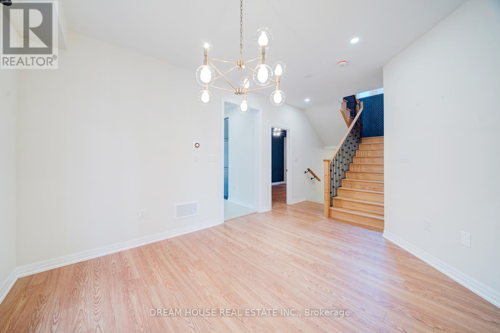 11 Northrop Avenue, Clarington (Newcastle), Ontario  L1B 0W6 - Photo 4 - E12253278