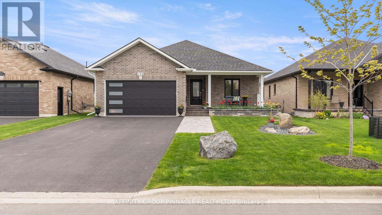 122 Springdale Drive, Kawartha Lakes (Lindsay), Ontario  K9V 0J3 - Photo 1 - X12253512