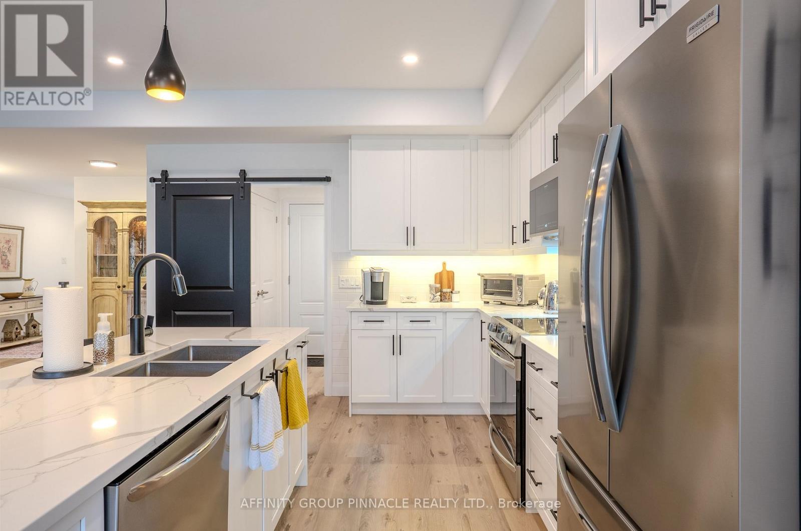 122 Springdale Drive, Kawartha Lakes (Lindsay), Ontario  K9V 0J3 - Photo 16 - X12253512