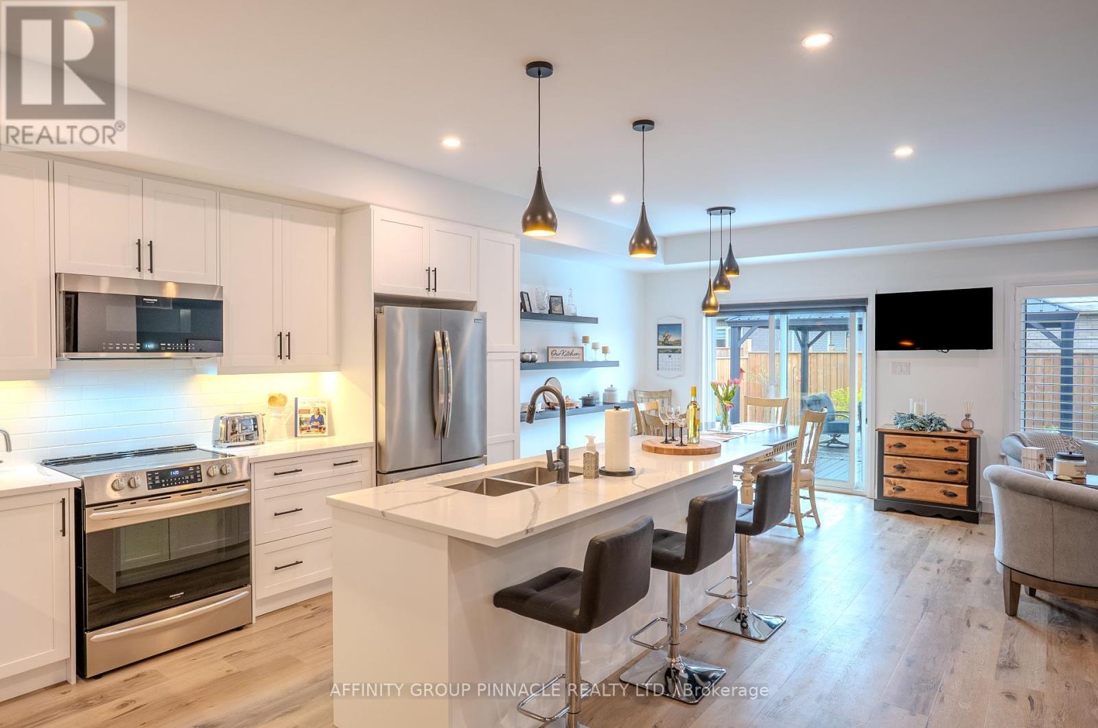 122 Springdale Drive, Kawartha Lakes (Lindsay), Ontario  K9V 0J3 - Photo 18 - X12253512