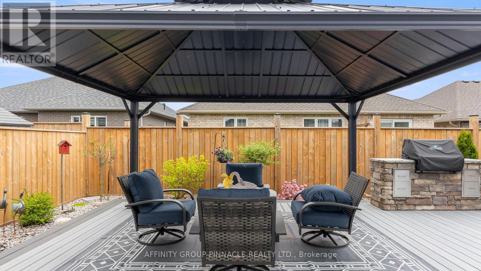 122 Springdale Drive, Kawartha Lakes (Lindsay), Ontario  K9V 0J3 - Photo 38 - X12253512