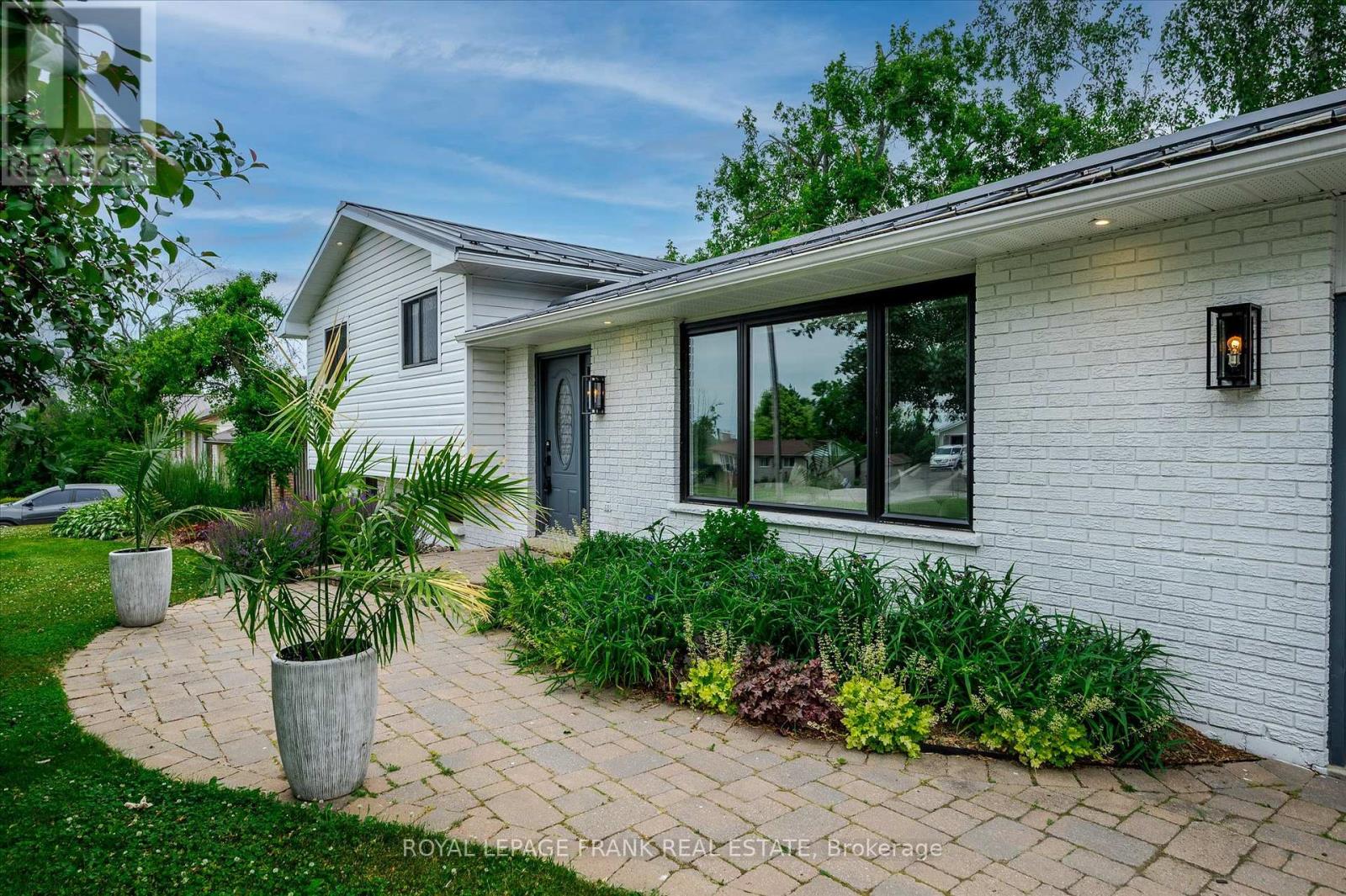 1954 Cathcart Crescent, Cavan Monaghan (Cavan Twp), Ontario  L0A 1C0 - Photo 2 - X12253560
