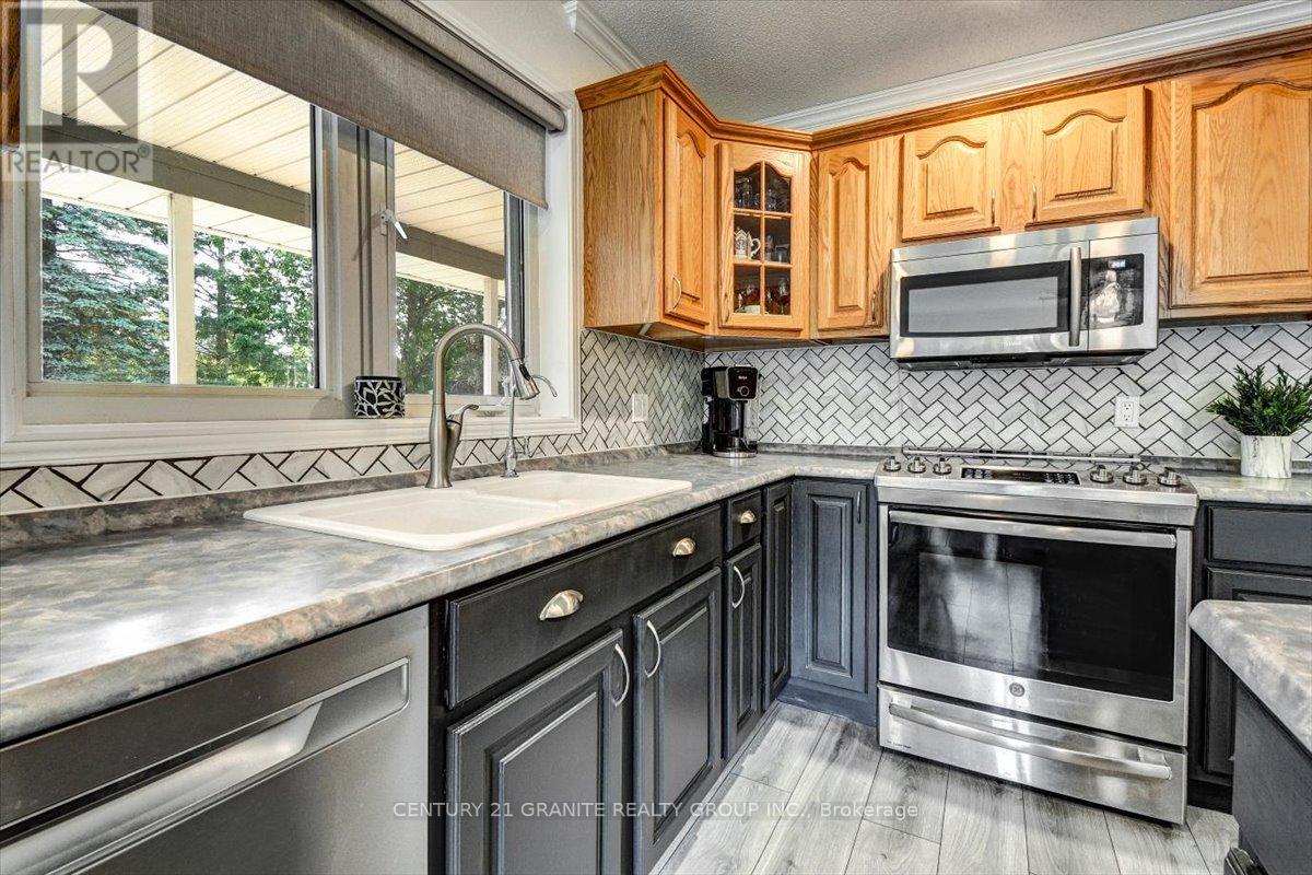 39 Golfview Drive, Bancroft (Bancroft Ward), Ontario  K0L 1C0 - Photo 9 - X12253599