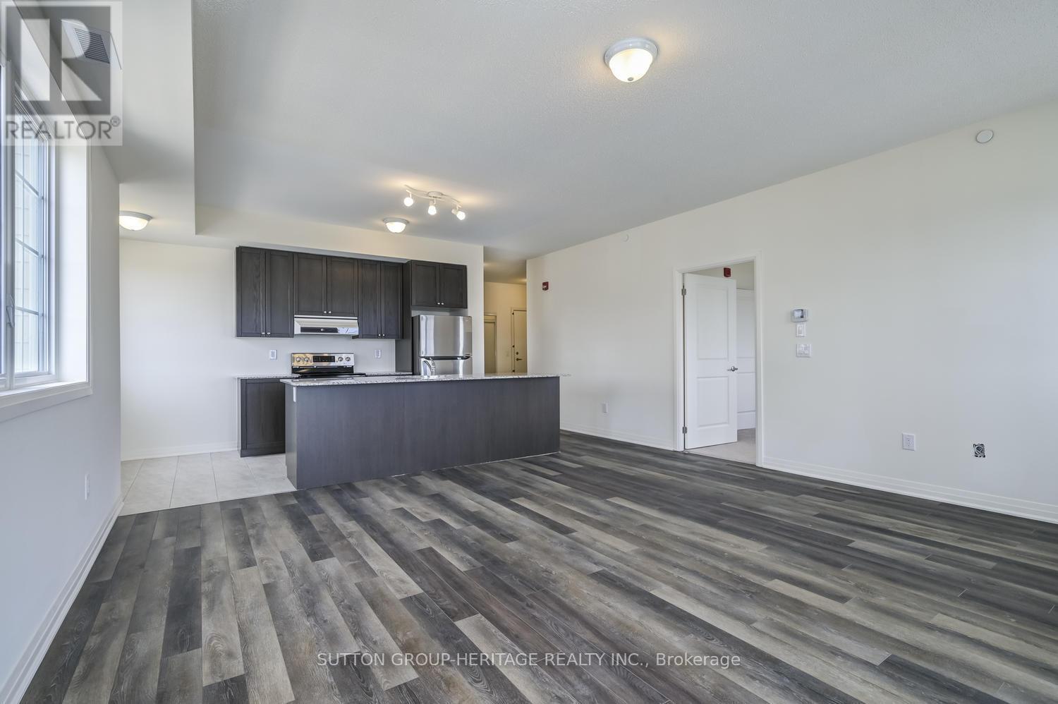 304 - 70 Shipway Avenue, Clarington (Newcastle), Ontario  L1B 0B6 - Photo 4 - E12254276