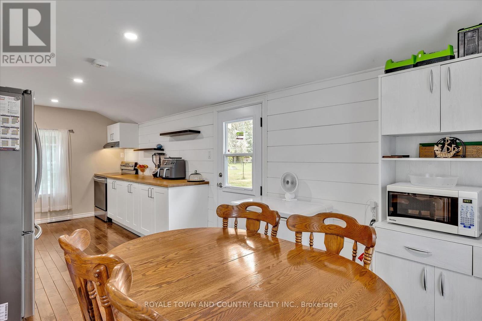 13 Bertie Street, Kawartha Lakes (Lindsay), Ontario  K9V 1N9 - Photo 14 - X12254325