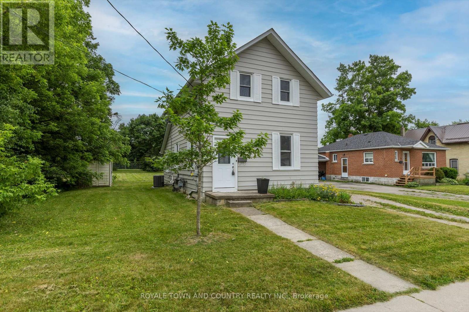 13 Bertie Street, Kawartha Lakes (Lindsay), Ontario  K9V 1N9 - Photo 2 - X12254325