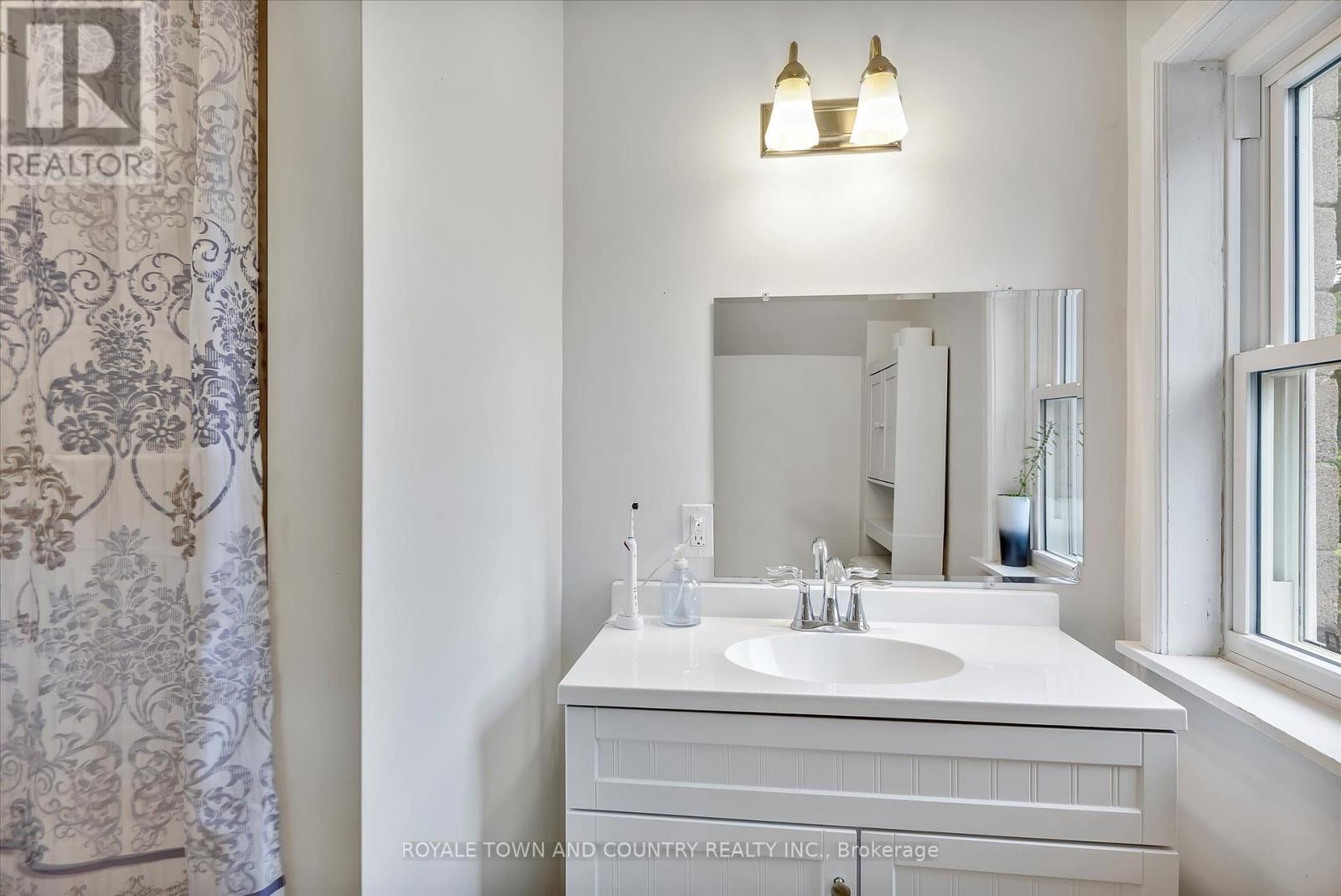 13 Bertie Street, Kawartha Lakes (Lindsay), Ontario  K9V 1N9 - Photo 22 - X12254325