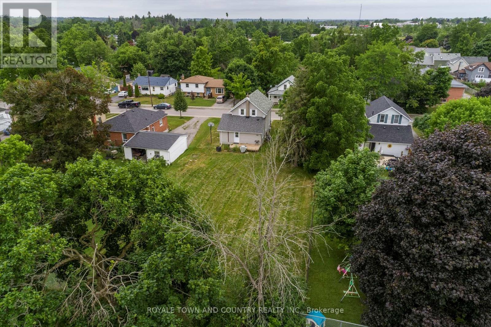 13 Bertie Street, Kawartha Lakes (Lindsay), Ontario  K9V 1N9 - Photo 35 - X12254325