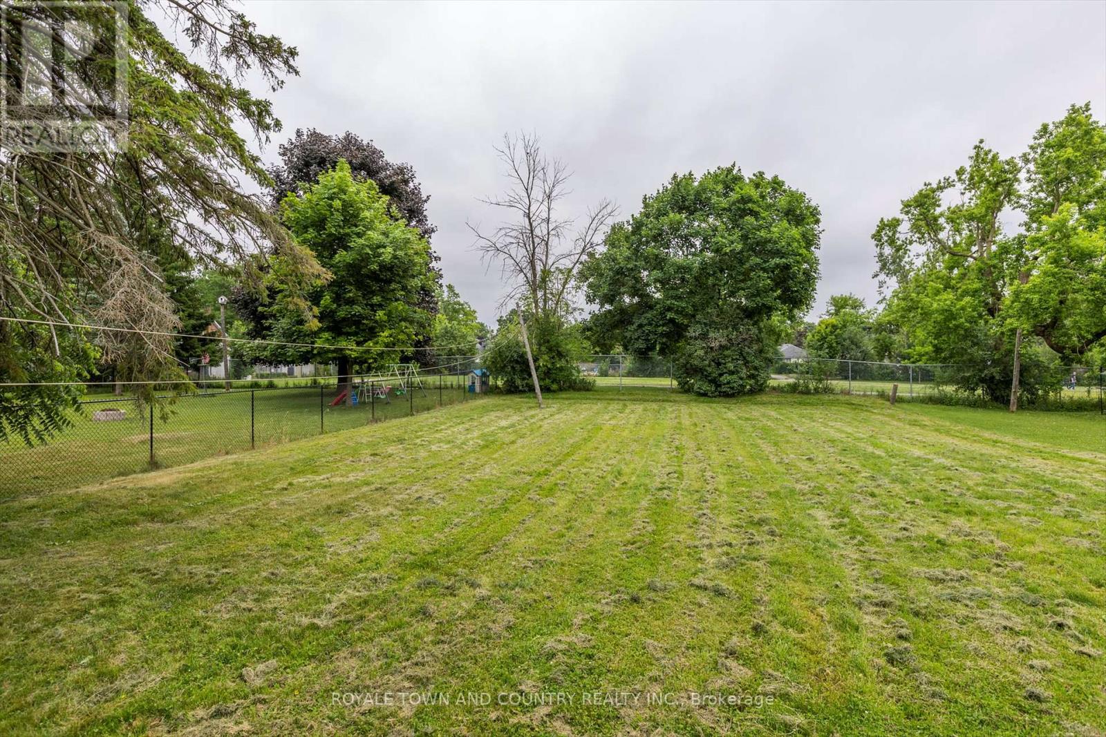 13 Bertie Street, Kawartha Lakes (Lindsay), Ontario  K9V 1N9 - Photo 41 - X12254325