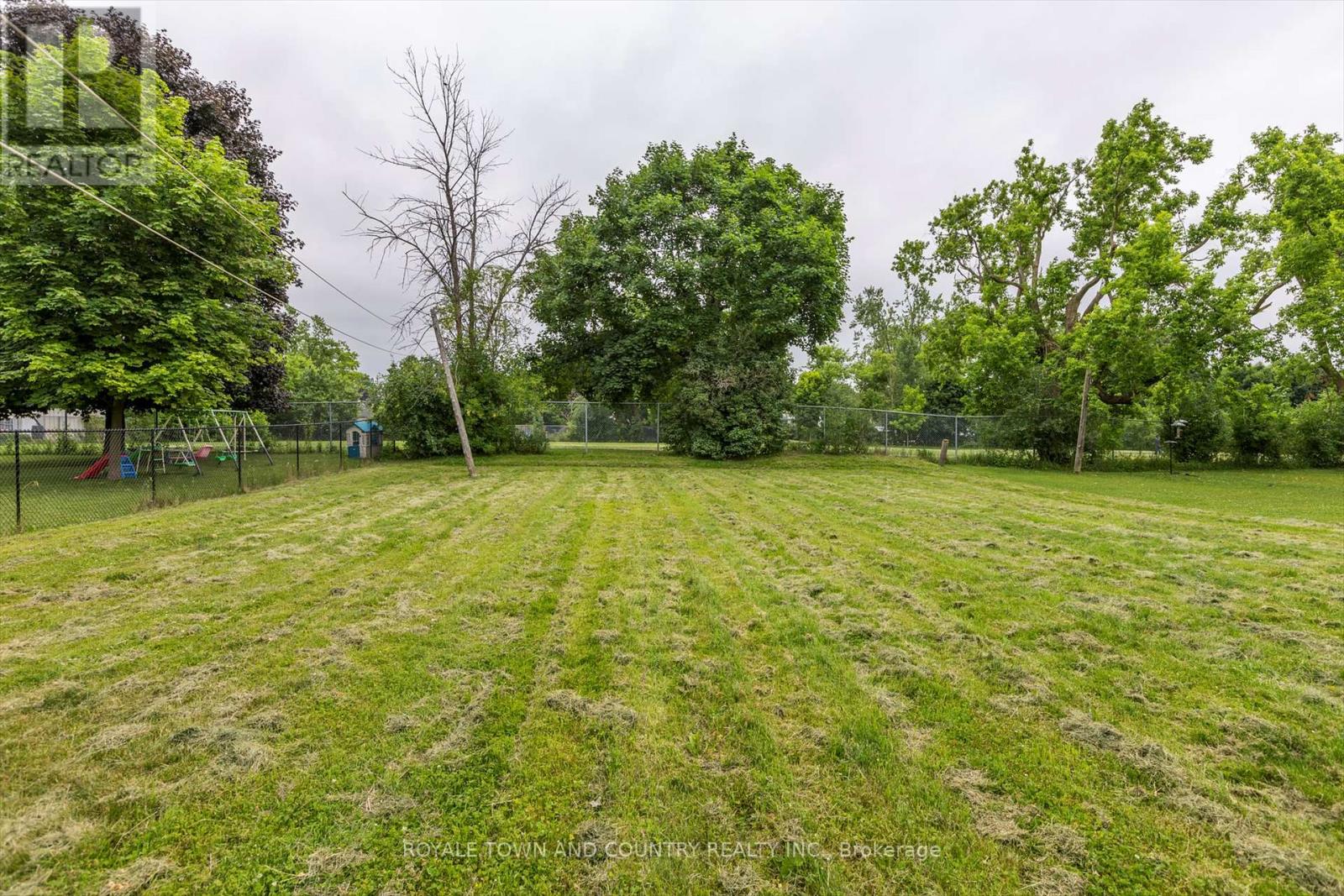 13 Bertie Street, Kawartha Lakes (Lindsay), Ontario  K9V 1N9 - Photo 42 - X12254325