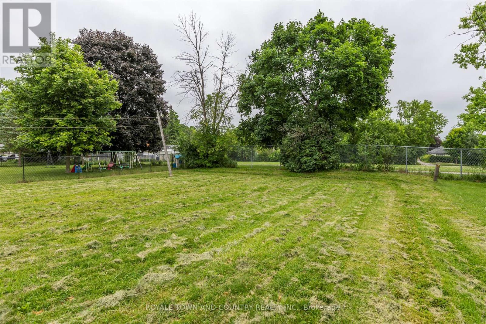13 Bertie Street, Kawartha Lakes (Lindsay), Ontario  K9V 1N9 - Photo 43 - X12254325