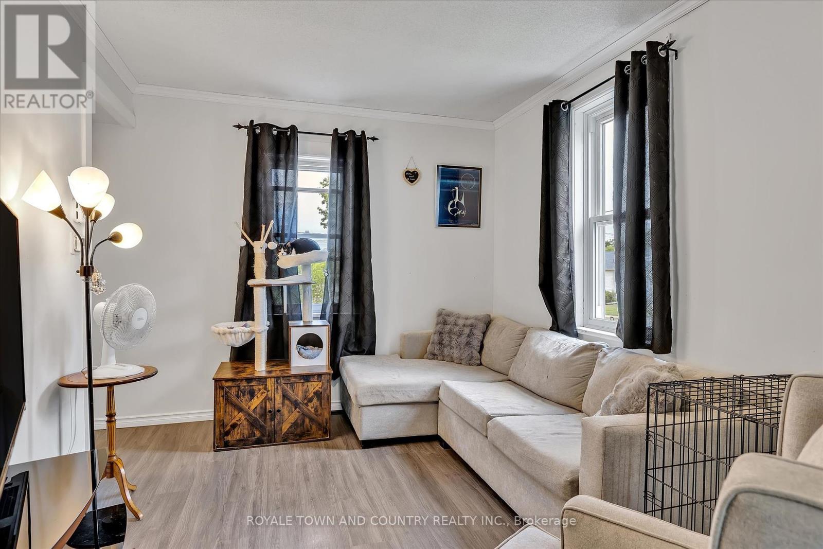 13 Bertie Street, Kawartha Lakes (Lindsay), Ontario  K9V 1N9 - Photo 5 - X12254325