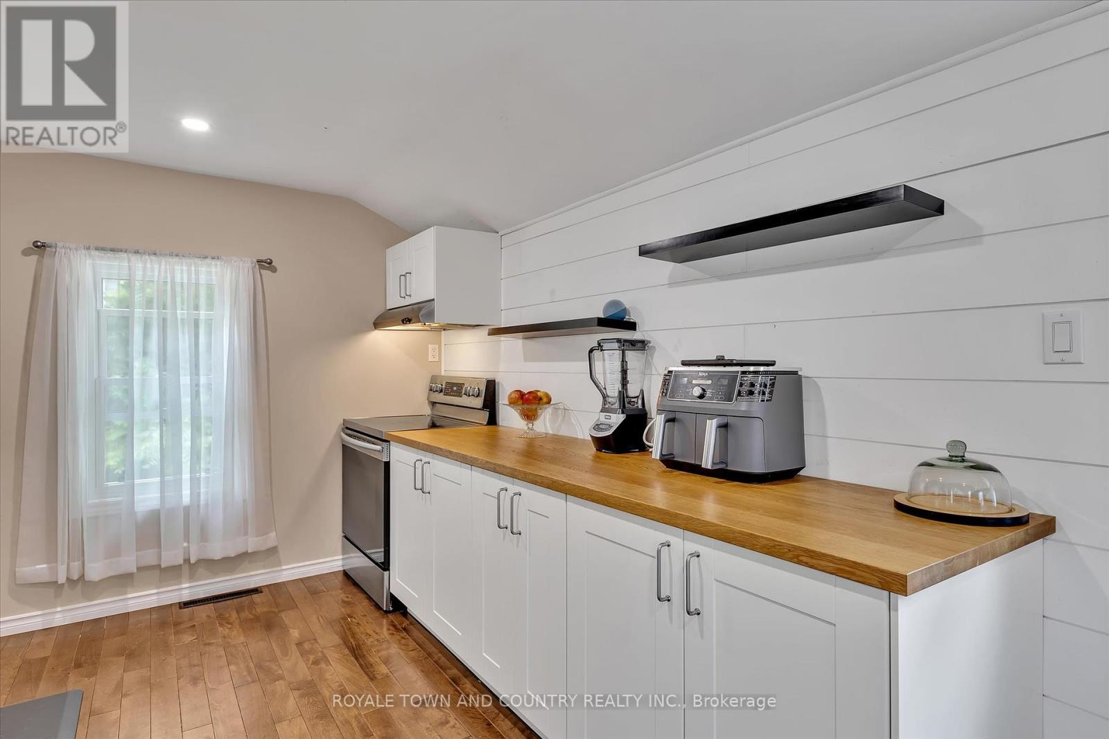 13 Bertie Street, Kawartha Lakes (Lindsay), Ontario  K9V 1N9 - Photo 9 - X12254325