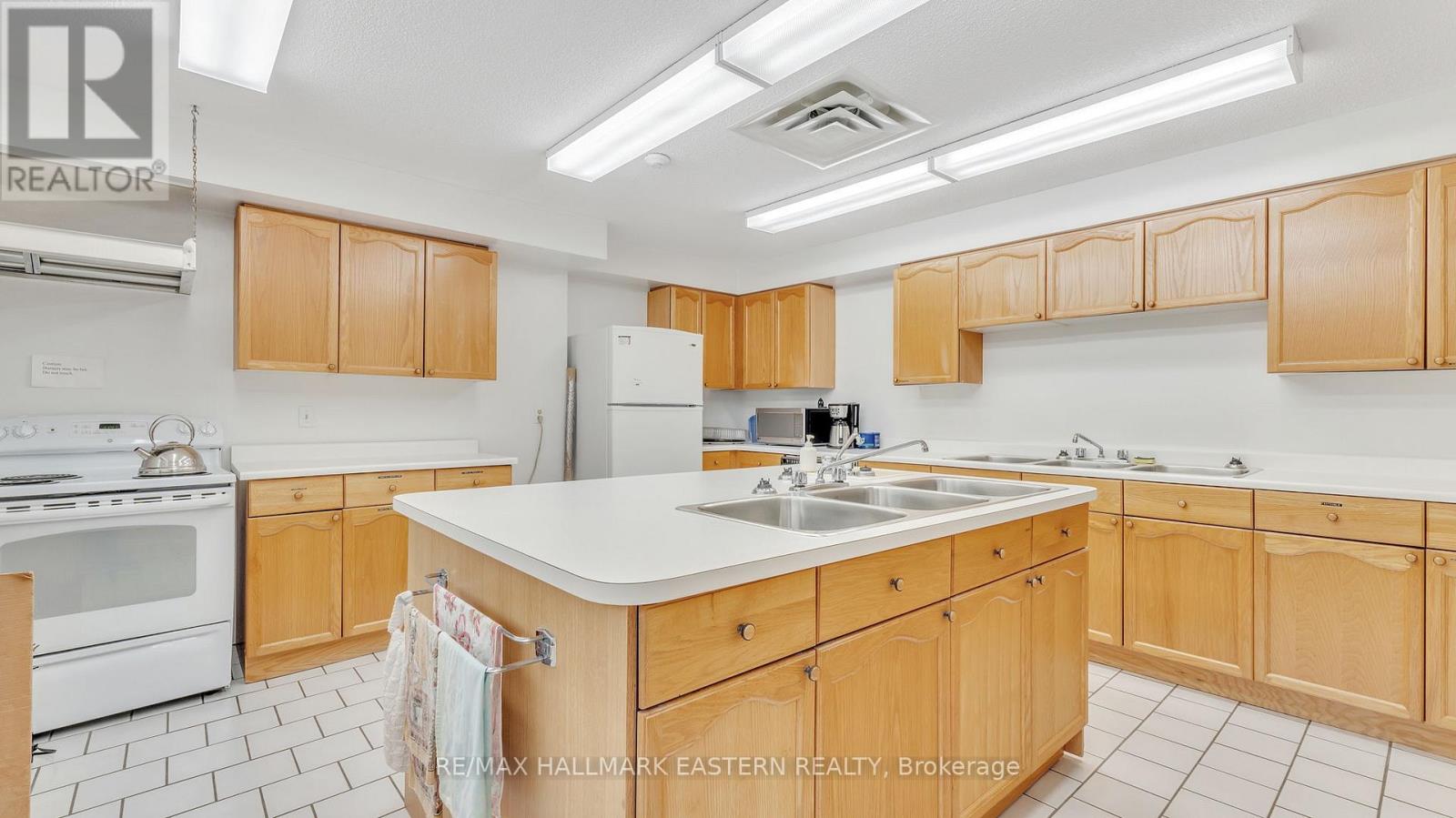 921 Armour Road, Peterborough East (North), Ontario  K9H 7K5 - Photo 19 - X12254534
