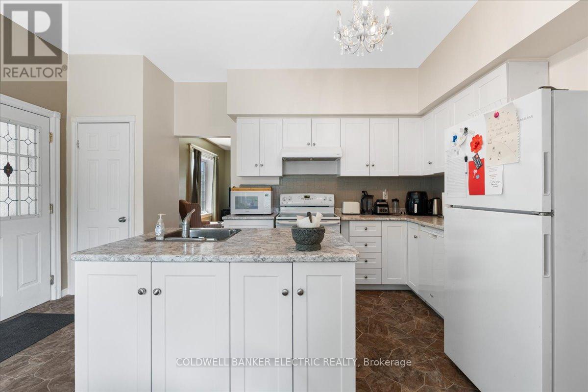 79 Doxsee Avenue N, Trent Hills (Campbellford), Ontario  K0L 1L0 - Photo 7 - X12255601