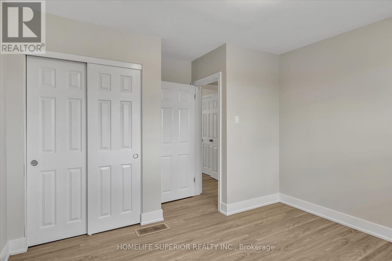 1243 Albertus Avenue, Peterborough Central (Old West End), Ontario  K9J 6A3 - Photo 10 - X12255824