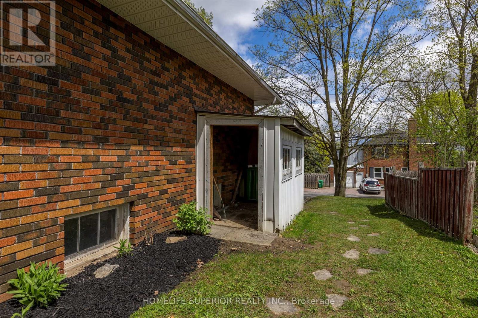 1243 Albertus Avenue, Peterborough Central (Old West End), Ontario  K9J 6A3 - Photo 26 - X12255824