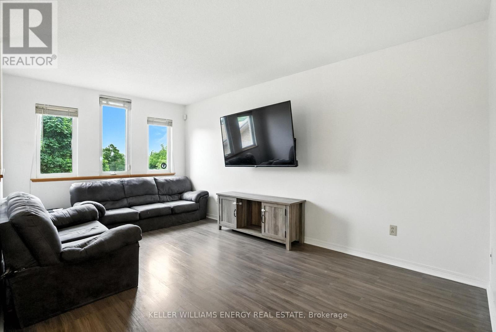760 Hemlock Street, Peterborough North (South), Ontario  K9H 7P2 - Photo 4 - X12255963