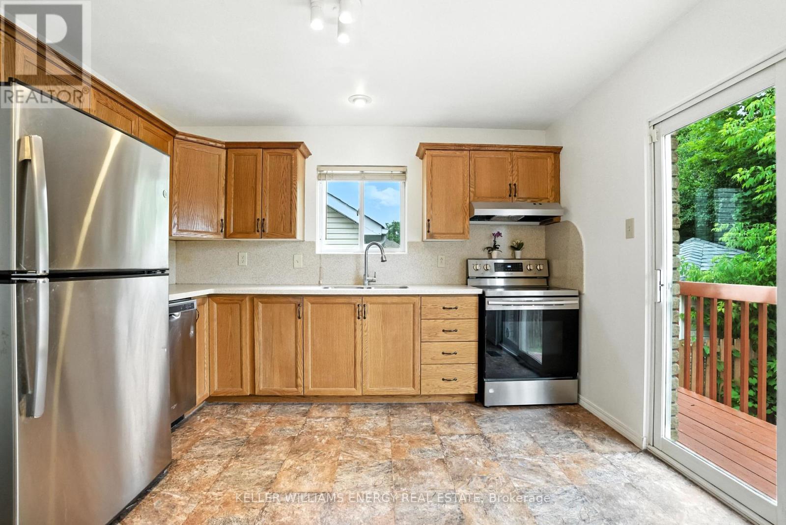 760 Hemlock Street, Peterborough North (South), Ontario  K9H 7P2 - Photo 7 - X12255963