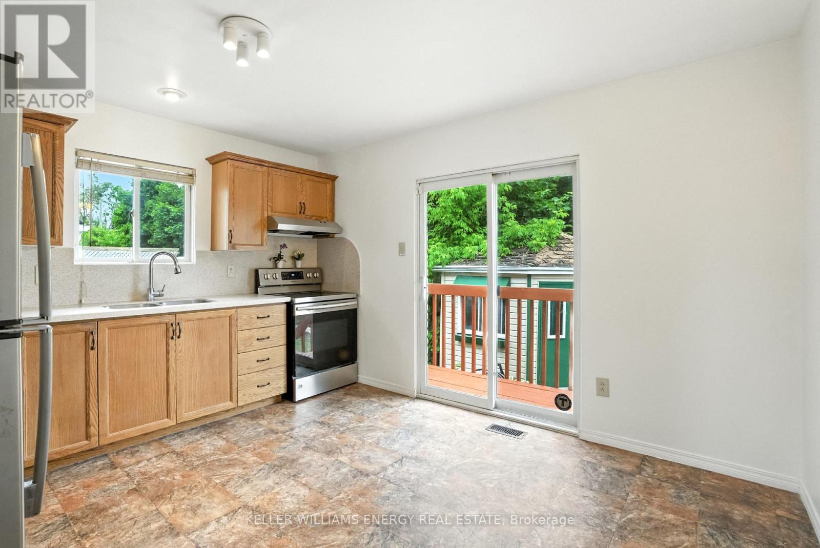 760 Hemlock Street, Peterborough North (South), Ontario  K9H 7P2 - Photo 8 - X12255963
