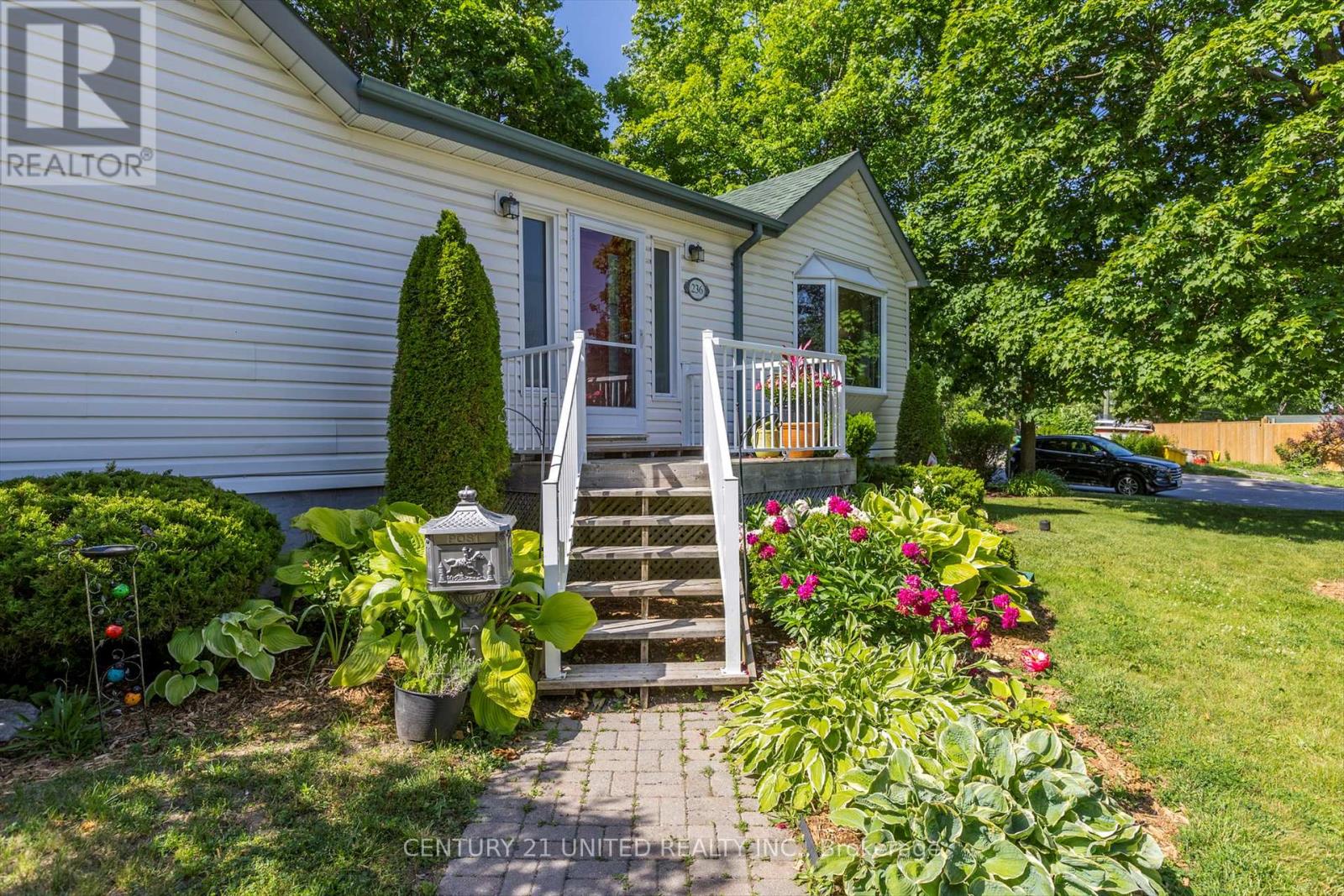 236 Lee Street, Peterborough North (South), Ontario  K9H 5P1 - Photo 3 - X12256031