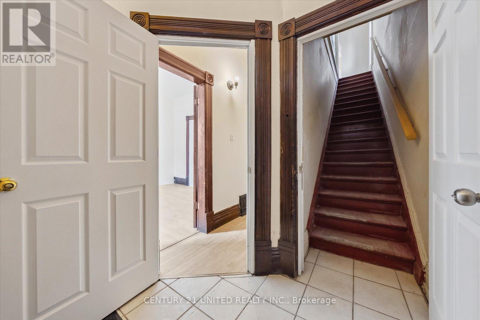 187 Stewart Street, Peterborough Central (South), Ontario  K9J 3M4 - Photo 7 - X12256078