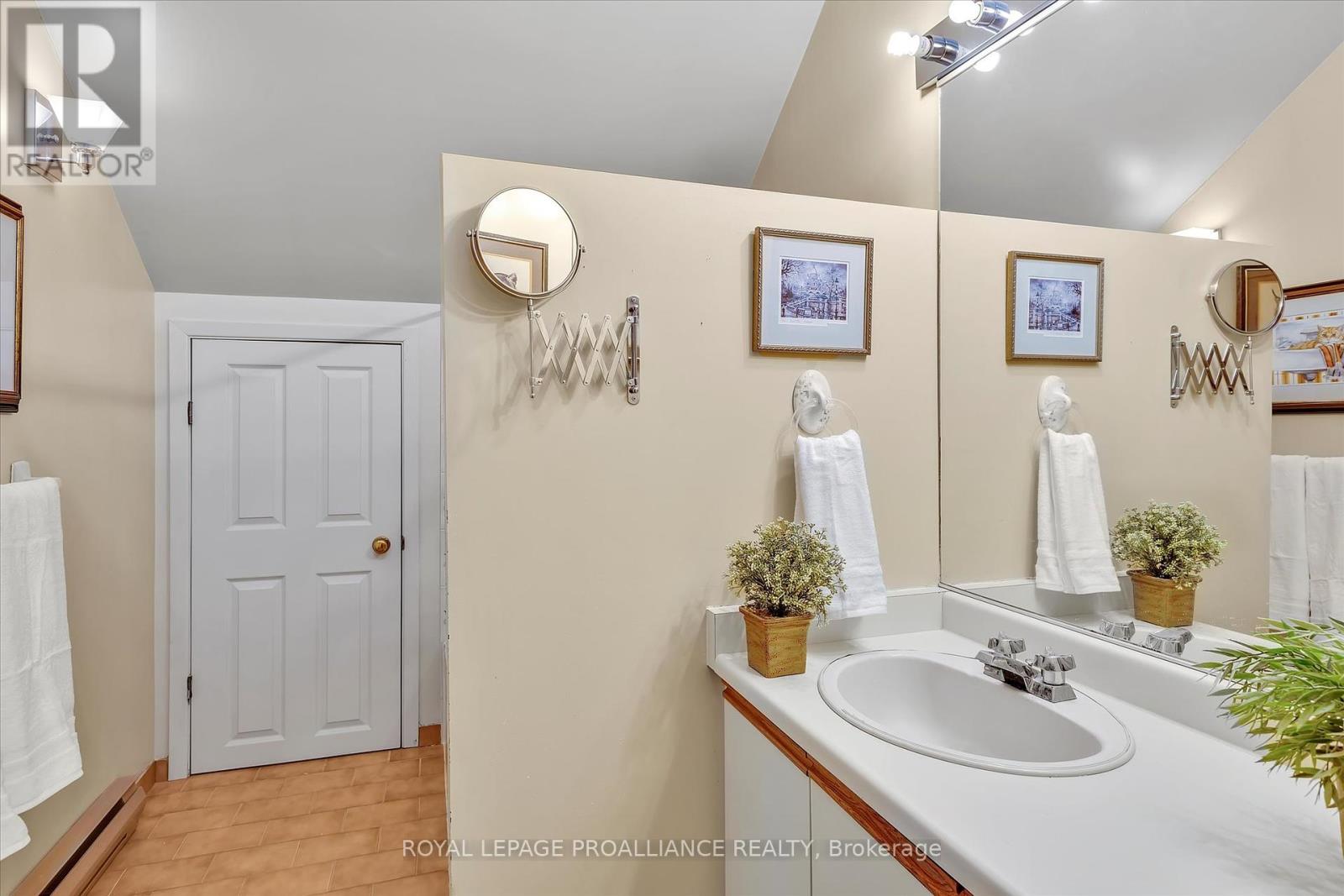 501 - 1818 Cherryhill Road, Peterborough West (Central), Ontario  K9K 1S6 - Photo 13 - X12256638