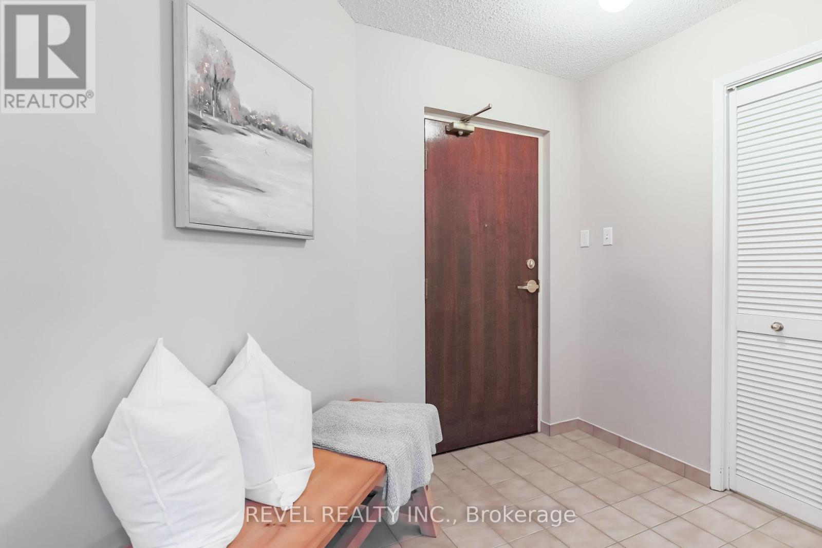 308 - 4 Heritage Way, Kawartha Lakes (Lindsay), Ontario  K9V 5Z2 - Photo 3 - X12258298