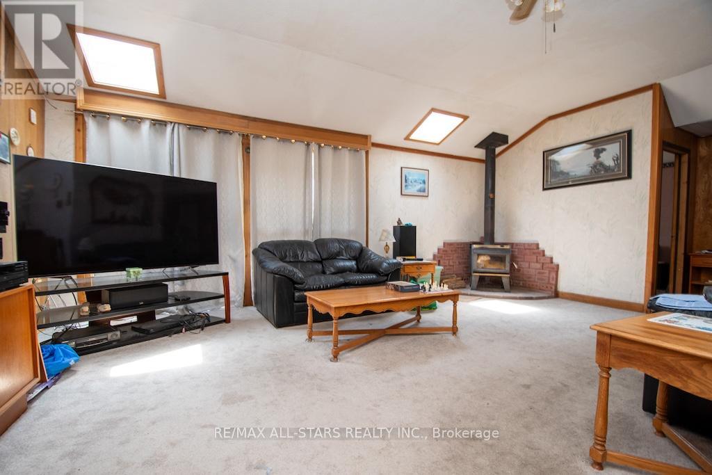 68 Charlore Park Drive, Kawartha Lakes (Emily), Ontario  K0L 2W0 - Photo 10 - X12258503