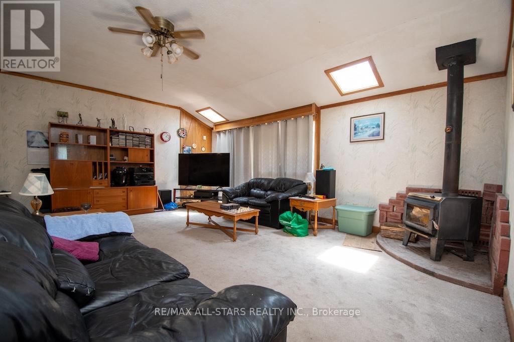 68 Charlore Park Drive, Kawartha Lakes (Emily), Ontario  K0L 2W0 - Photo 9 - X12258503