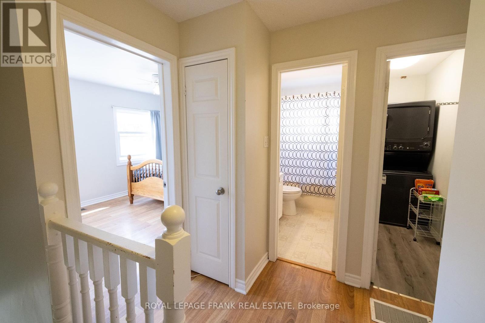 872 Chamberlain Street, Peterborough Central (South), Ontario  K9J 4M7 - Photo 11 - X12258528