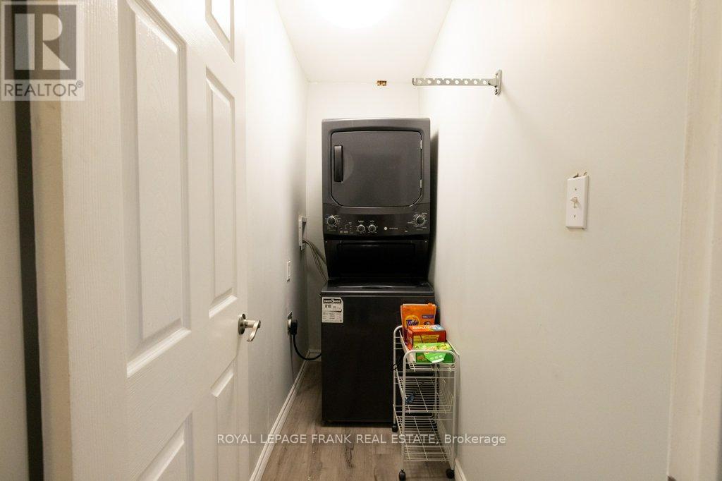 872 Chamberlain Street, Peterborough Central (South), Ontario  K9J 4M7 - Photo 12 - X12258528