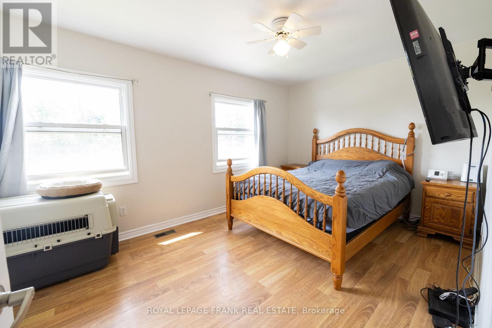 872 Chamberlain Street, Peterborough Central (South), Ontario  K9J 4M7 - Photo 13 - X12258528