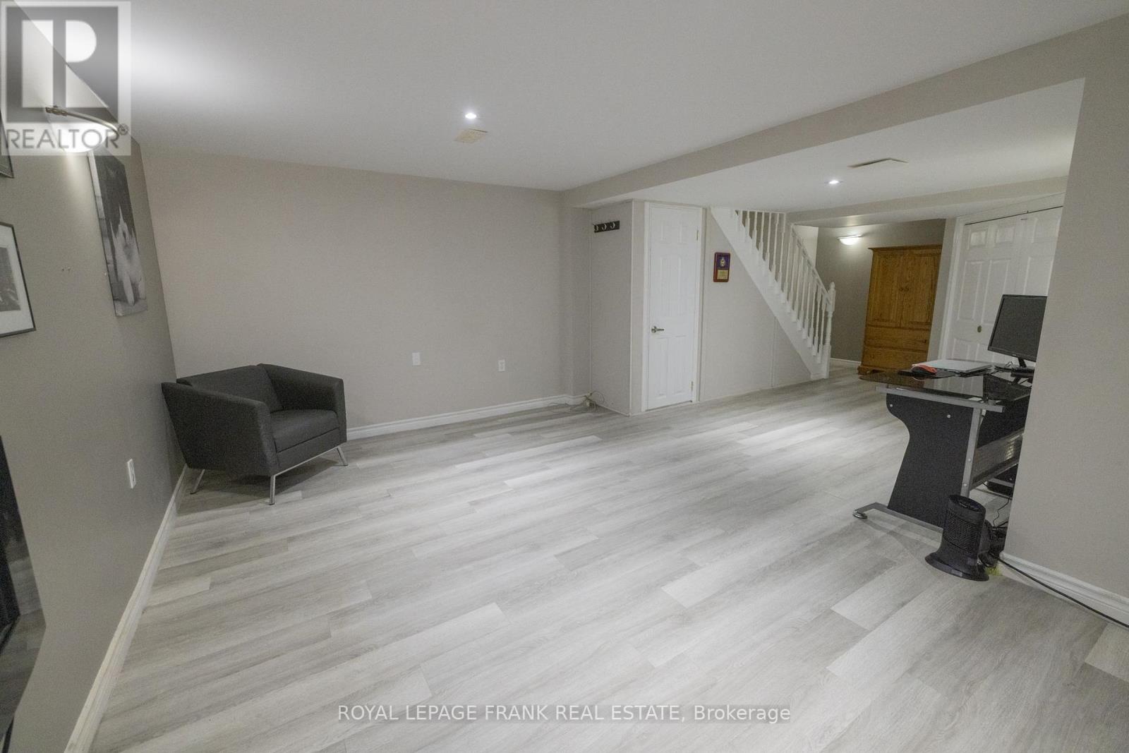 872 Chamberlain Street, Peterborough Central (South), Ontario  K9J 4M7 - Photo 21 - X12258528