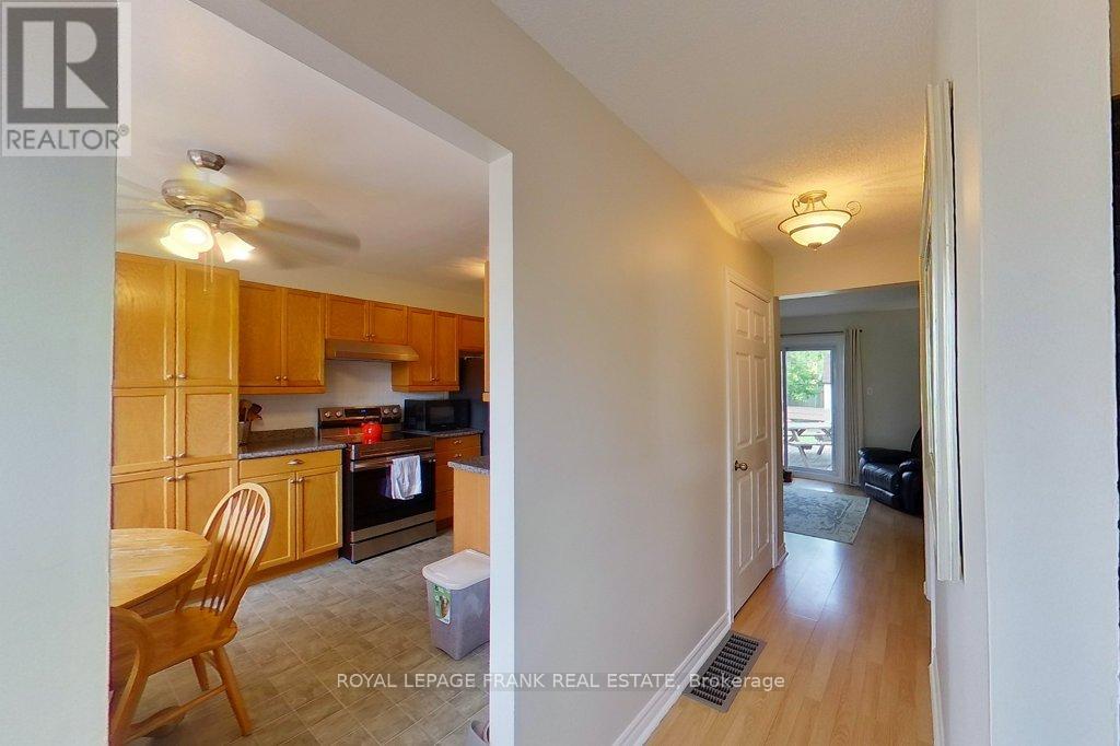 872 Chamberlain Street, Peterborough Central (South), Ontario  K9J 4M7 - Photo 5 - X12258528