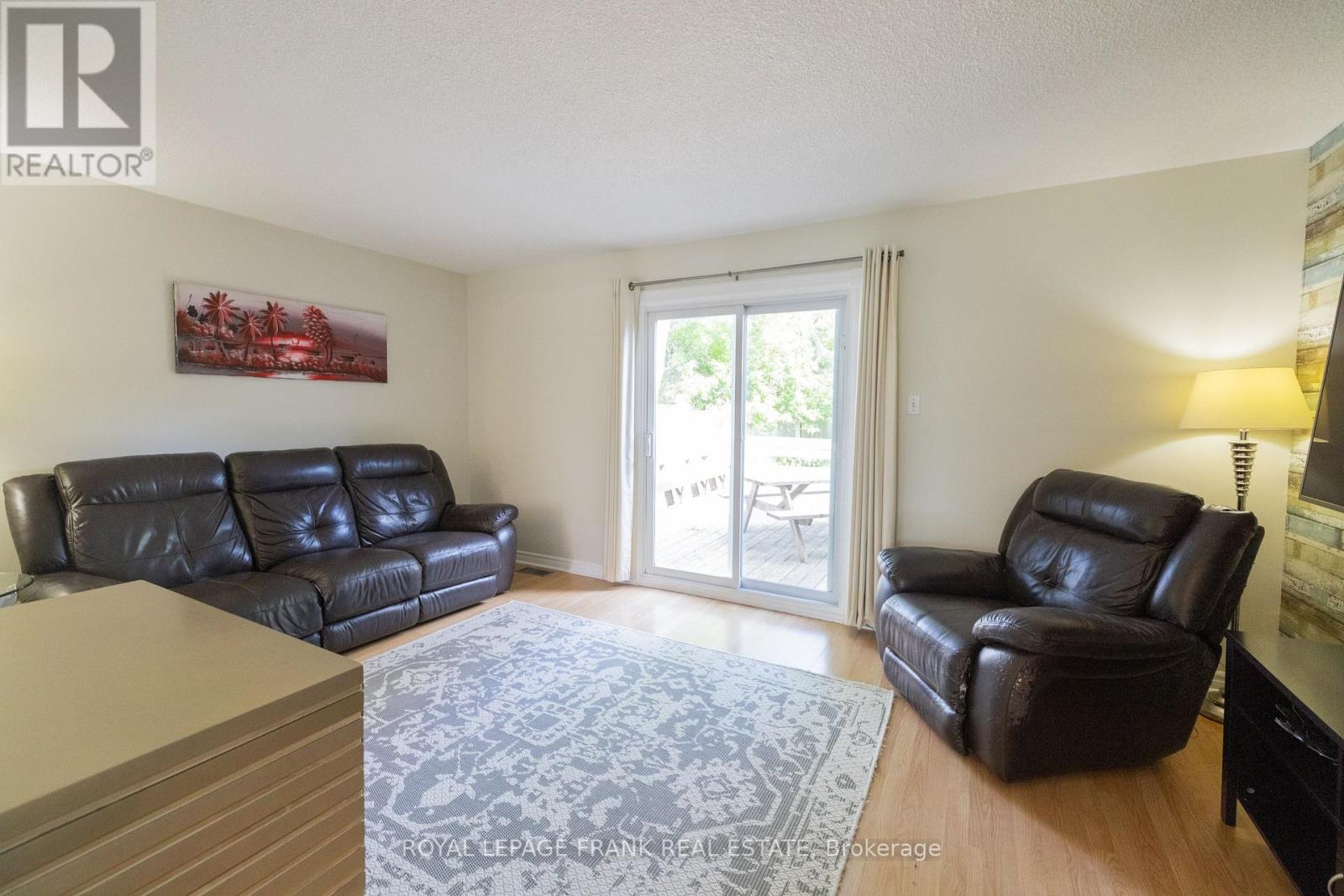 872 Chamberlain Street, Peterborough Central (South), Ontario  K9J 4M7 - Photo 9 - X12258528