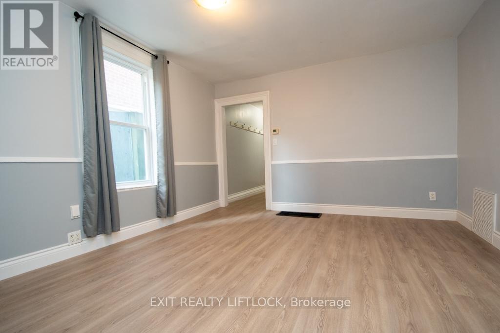 210 Dublin Street, Peterborough Central (North), Ontario  K9H 3B7 - Photo 10 - X12258551
