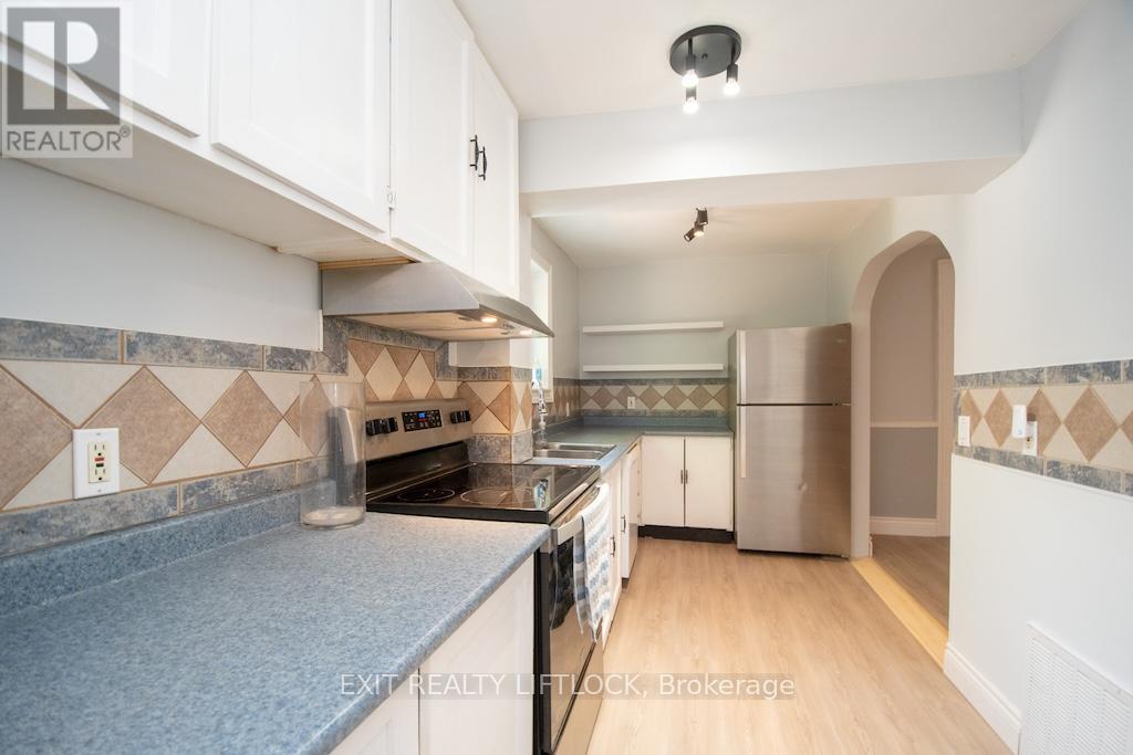 210 Dublin Street, Peterborough Central (North), Ontario  K9H 3B7 - Photo 13 - X12258551