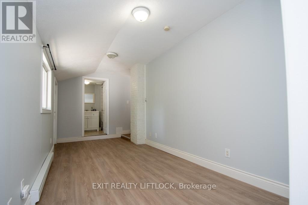 210 Dublin Street, Peterborough Central (North), Ontario  K9H 3B7 - Photo 14 - X12258551