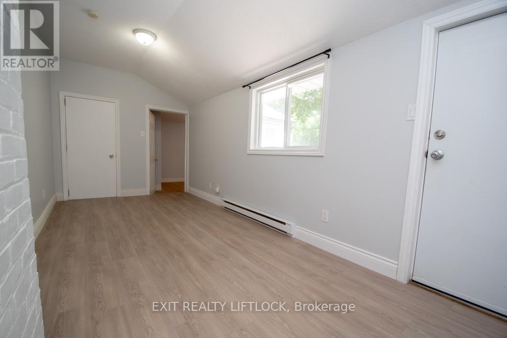 210 Dublin Street, Peterborough Central (North), Ontario  K9H 3B7 - Photo 15 - X12258551